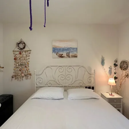 Blue Seashell - Comfortable Maisonette Just 30m From The In Niki شقة *